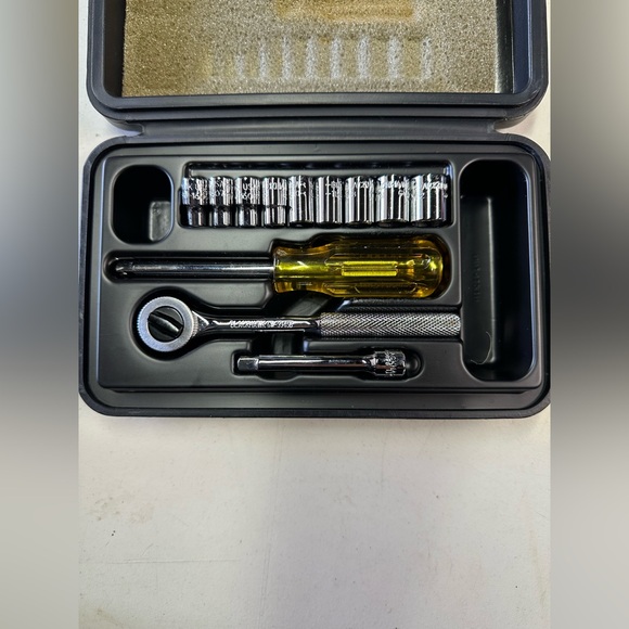 BlackHawk By Proto Drive Ratchet & Socket Set - Picture 2 of 3